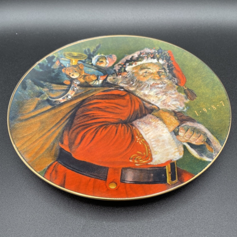 Avon 1987 Christmas Plate - Santa's Loving Touch - 22K GoldTrim